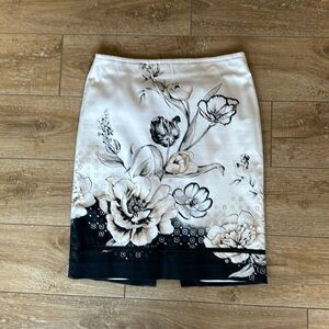 WHBM Ivory Skirt Black, Grey & Tan Flowers Size 0
